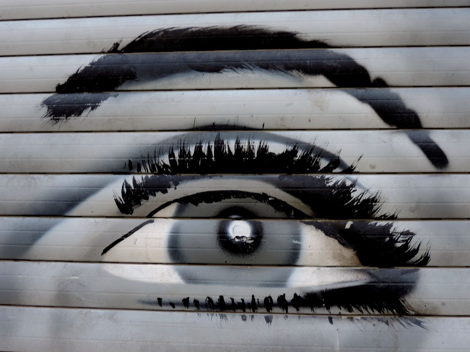 Nikon Coolpix P520 sample photo. Eye, eyeball, eyelashes, graffiti photography