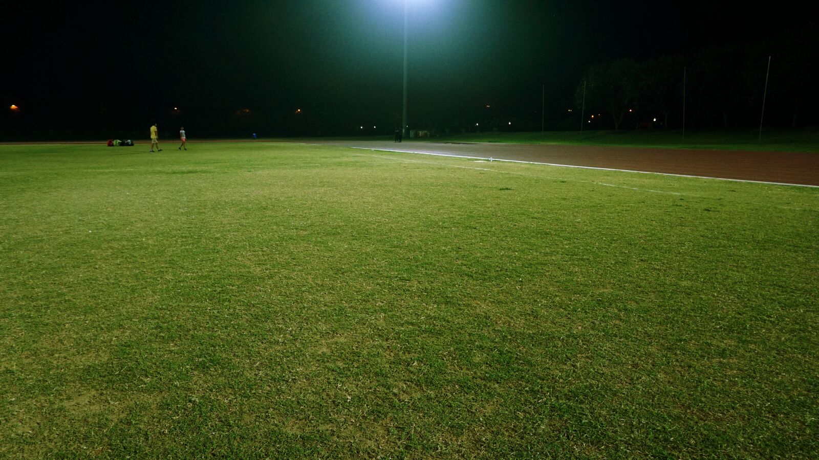Sony E 16-50mm F3.5-5.6 PZ OSS sample photo. Field, grass, grass, field photography