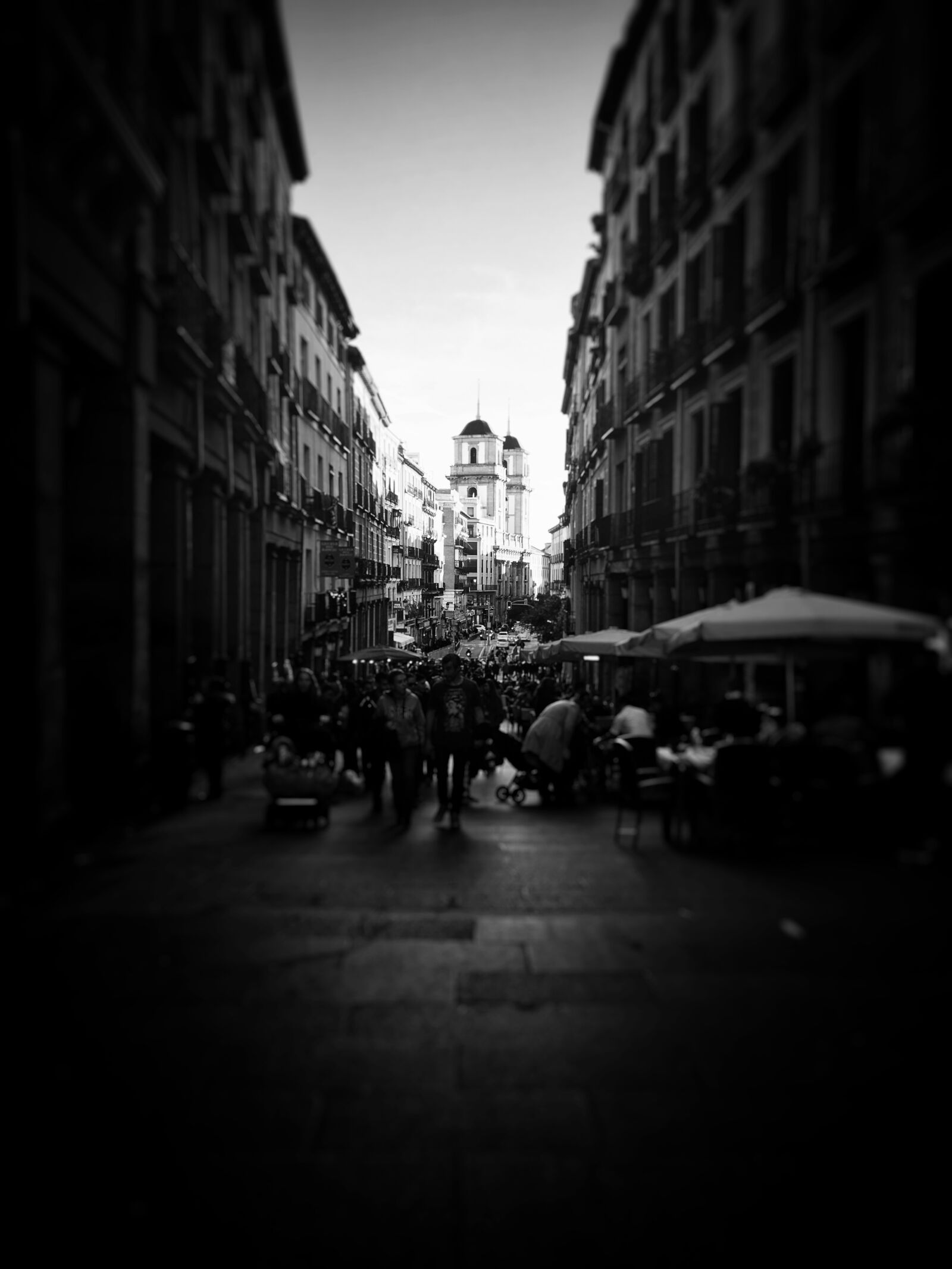 Apple iPhone 6s sample photo. Madrid, white, black photography