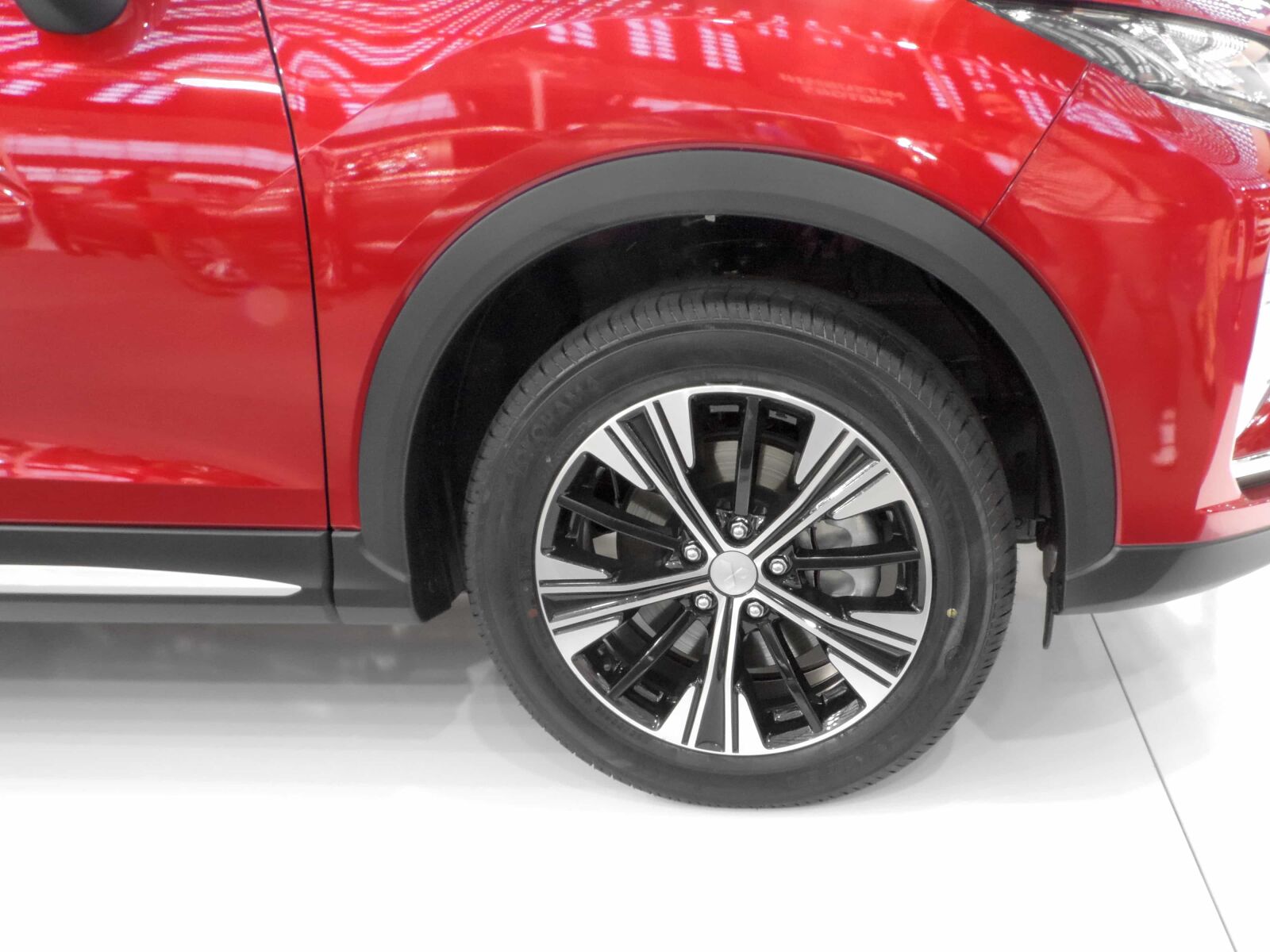Nikon Coolpix P520 sample photo. Chrome, automobile, tire, transportation photography