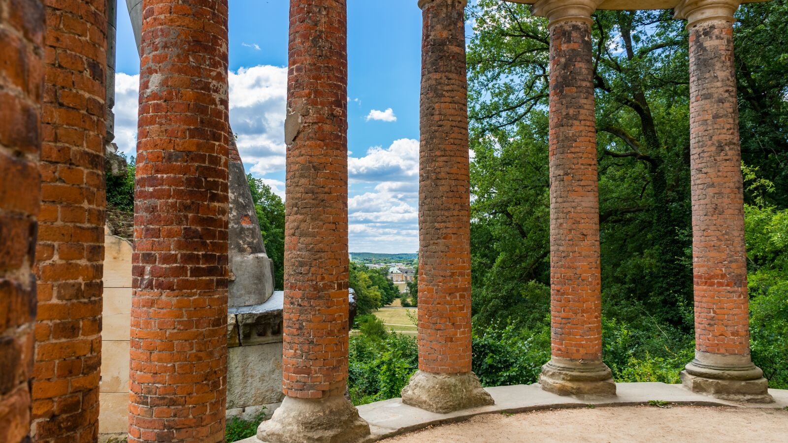 Sony a7 II + Sony FE 28-70mm F3.5-5.6 OSS sample photo. Ruinenberg, columnar, view photography