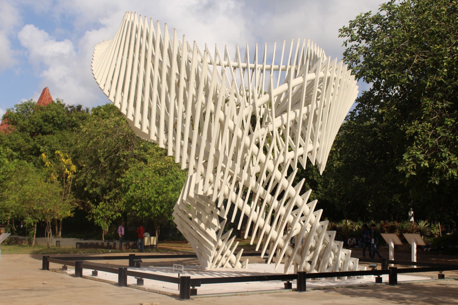 Canon EOS 700D (EOS Rebel T5i / EOS Kiss X7i) sample photo. Cross-maidan, mumbai, charkha structure photography