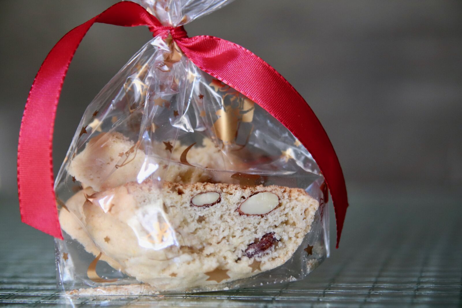 Canon EOS 800D (EOS Rebel T7i / EOS Kiss X9i) sample photo. Cantuccini, gift, packaging photography