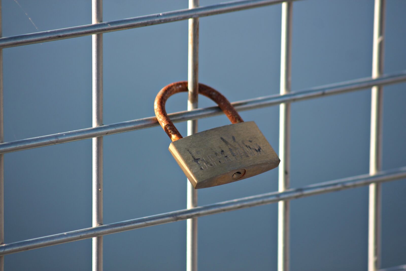 Canon EOS 1100D (EOS Rebel T3 / EOS Kiss X50) sample photo. Padlock, promise, love photography