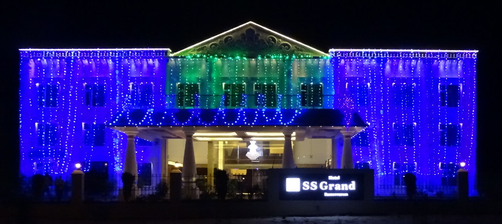 Sony Cyber-shot DSC-HX400V sample photo. Anniversary, decoration, hotel, lights photography
