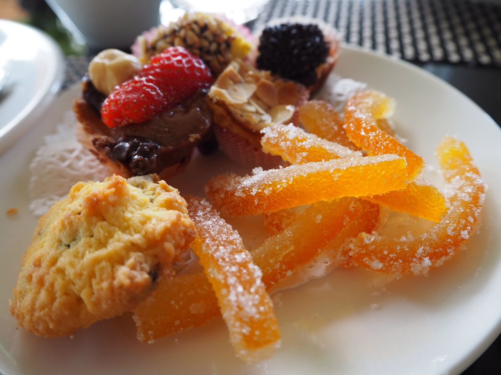 Olympus OM-D E-M10 sample photo. Suites, dessert, sweet photography