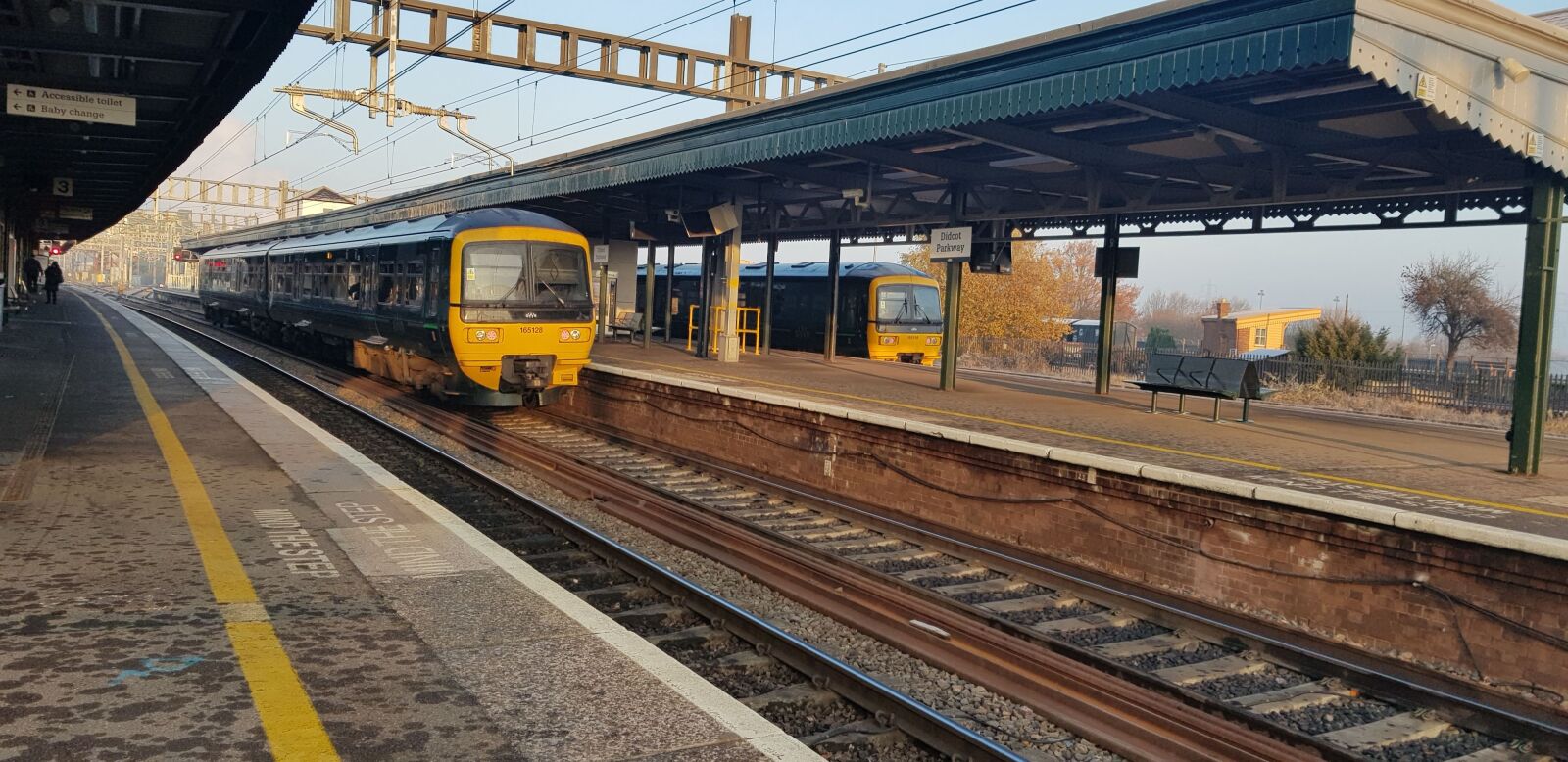 Samsung Galaxy S8 sample photo. Train, railway, platform photography
