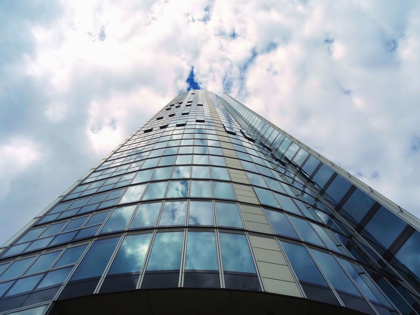 Sony DSC-HX60 sample photo. Glass, facade, building, architecture photography