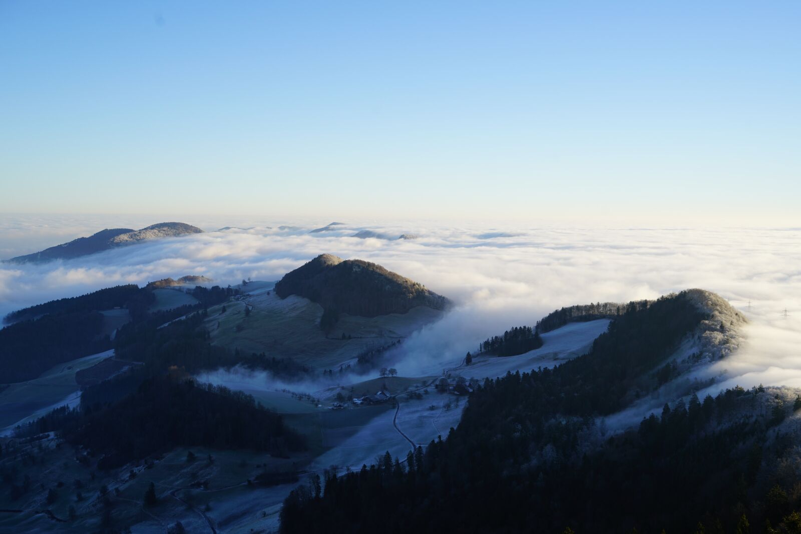 Sony a7R II + Sony FE 24-240mm F3.5-6.3 OSS sample photo. Fog, nebellandschaft, wave of photography