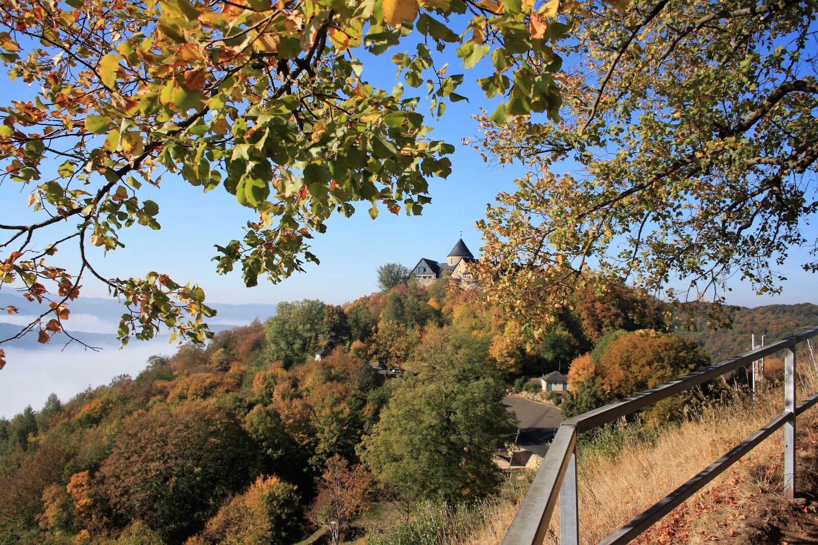 Canon EOS 1000D (EOS Digital Rebel XS / EOS Kiss F) sample photo. Castle waldeck, autumn, landscape photography