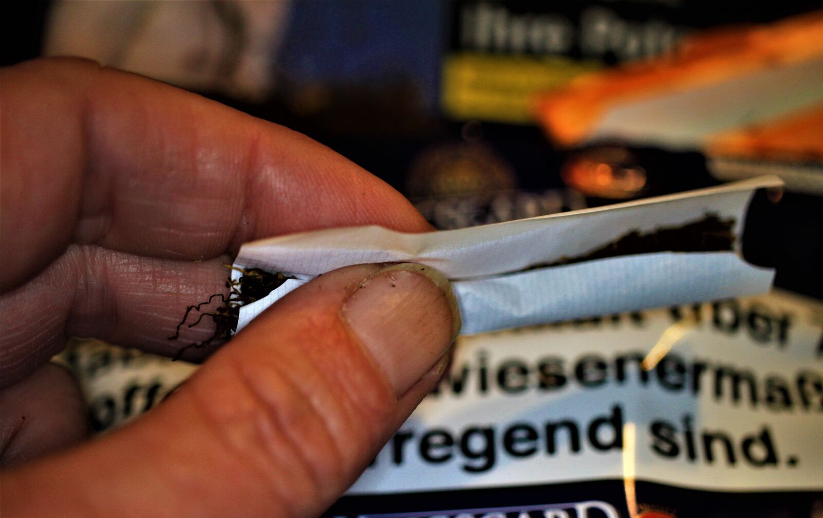 Canon EF-S 35mm F2.8 Macro IS STM sample photo. Tobacco, addiction, smoking photography