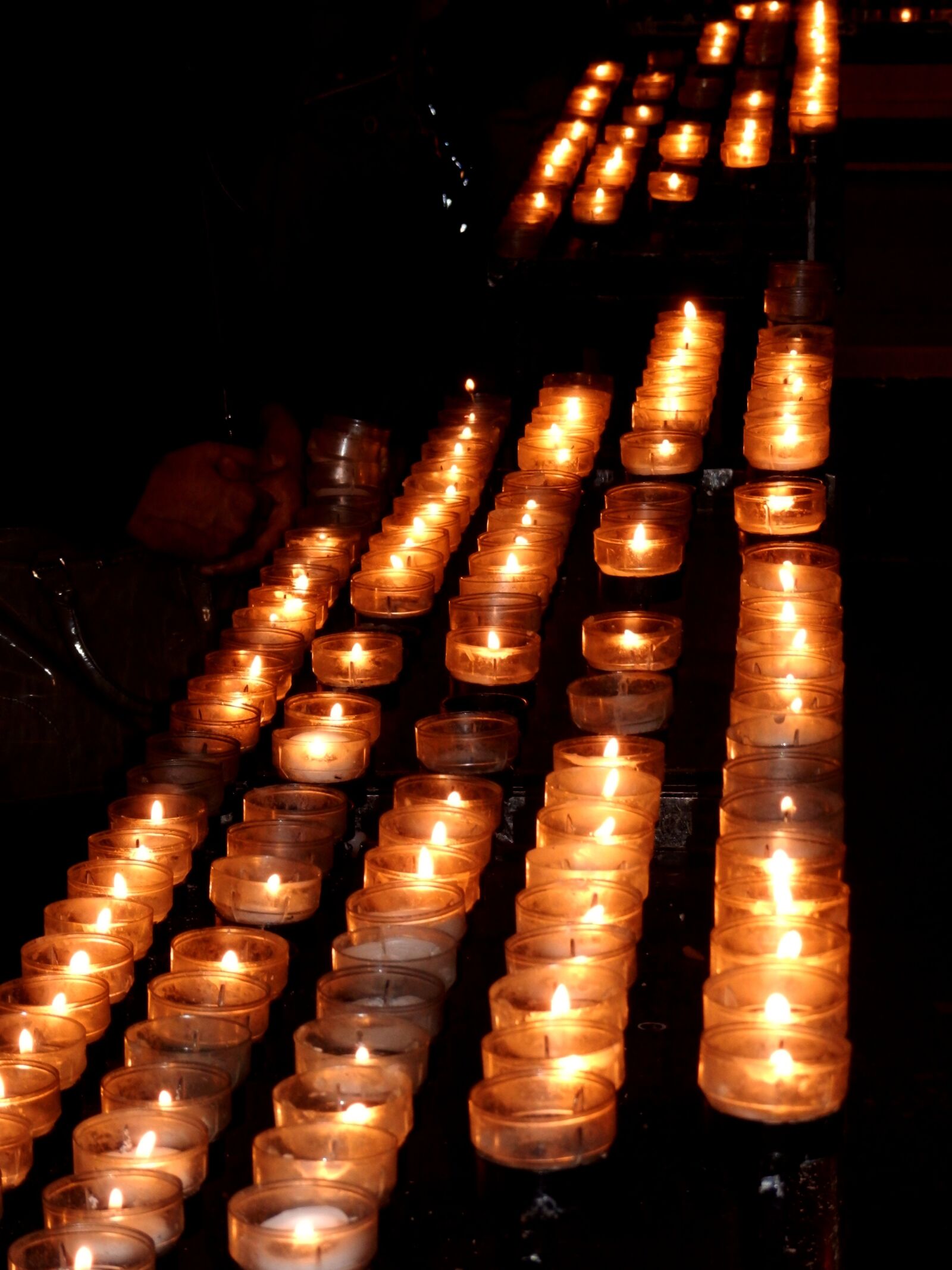 Olympus SZ-31MR sample photo. Cologne cathedral, candles, church photography