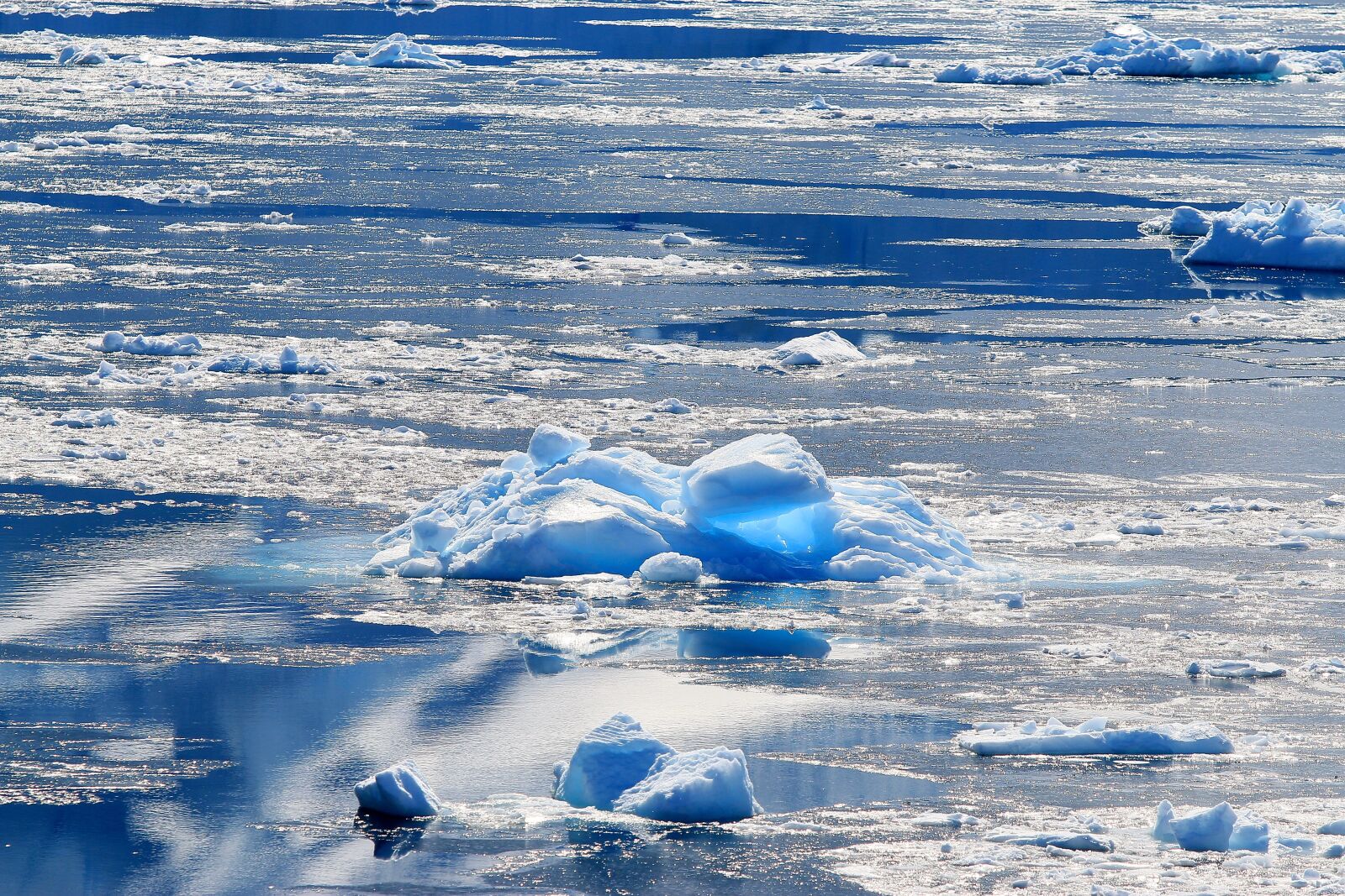Canon EF 70-200mm F2.8L USM sample photo. Iceberg, ice floes, water photography