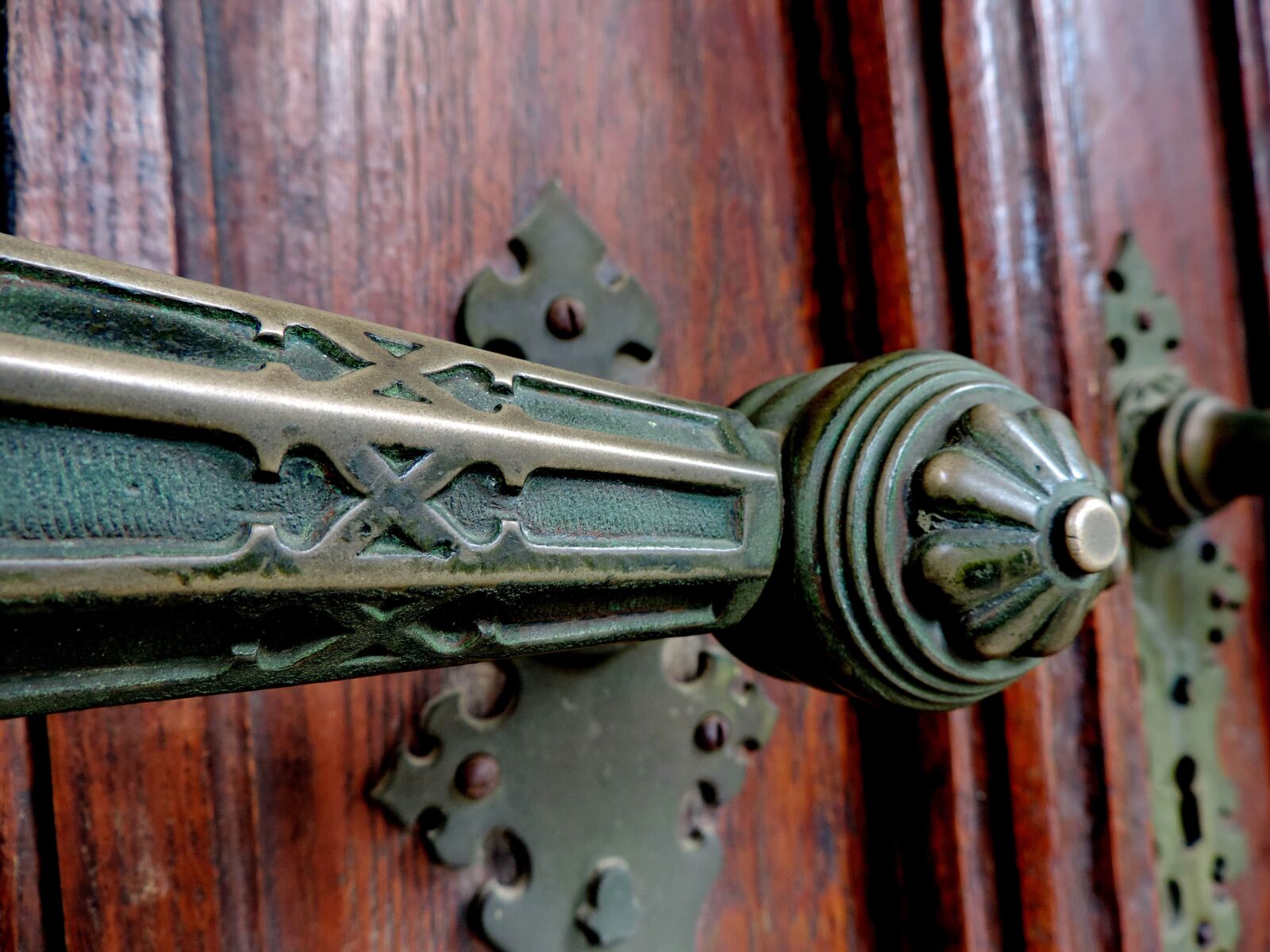 Nikon Coolpix P520 sample photo. Antique, baroque, brass, front photography