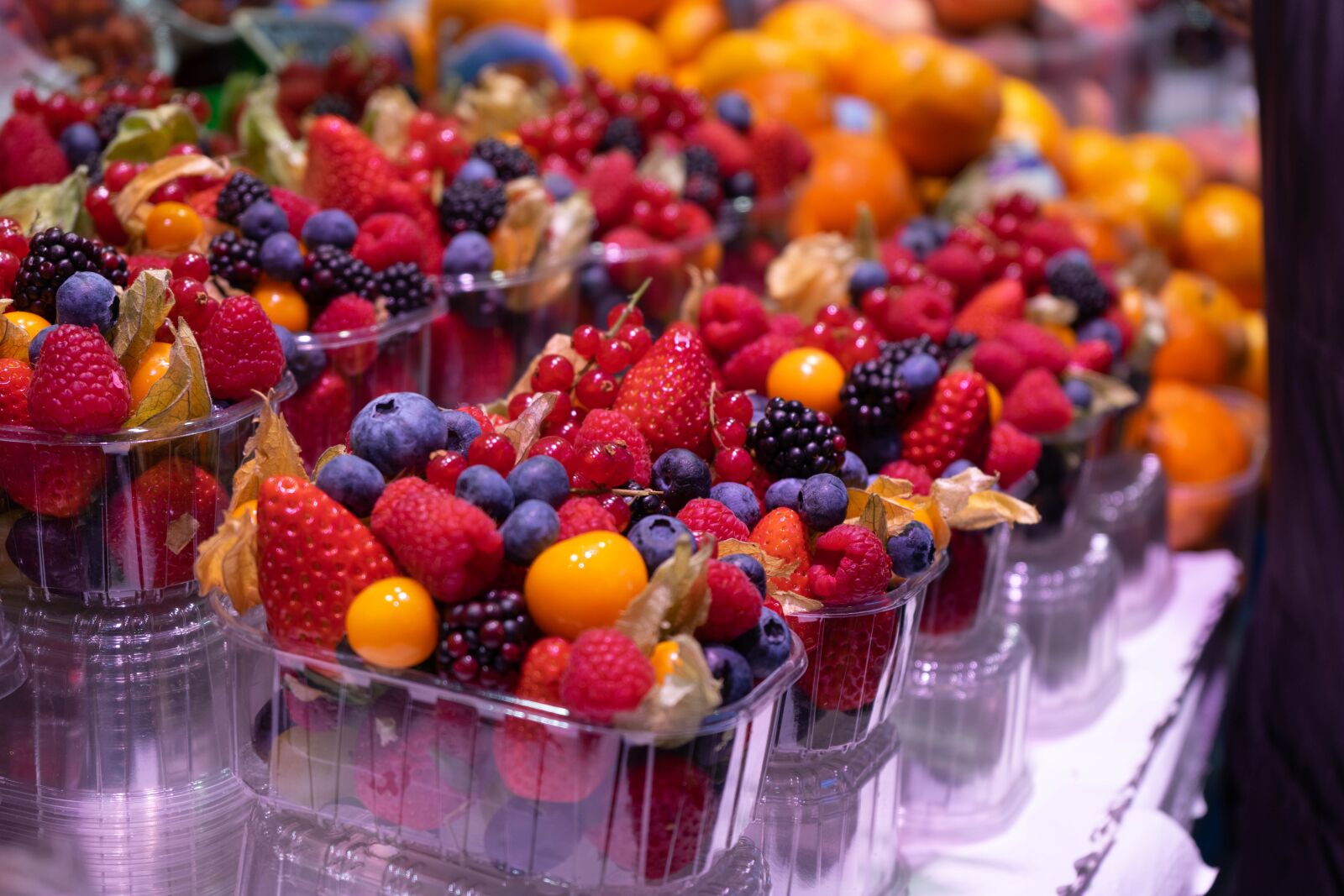 Sony a7 II + Sony FE 28-70mm F3.5-5.6 OSS sample photo. Berries, berry, fruit photography
