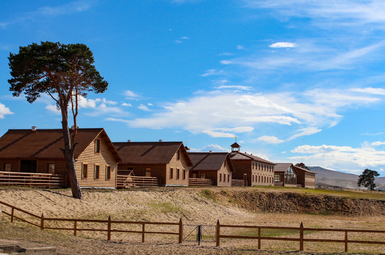 Canon EOS 650D (EOS Rebel T4i / EOS Kiss X6i) sample photo. Landscape, houses, siberia photography