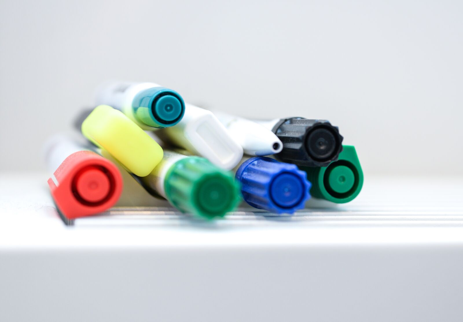 Nikon D610 sample photo. Marker, screen, white board photography