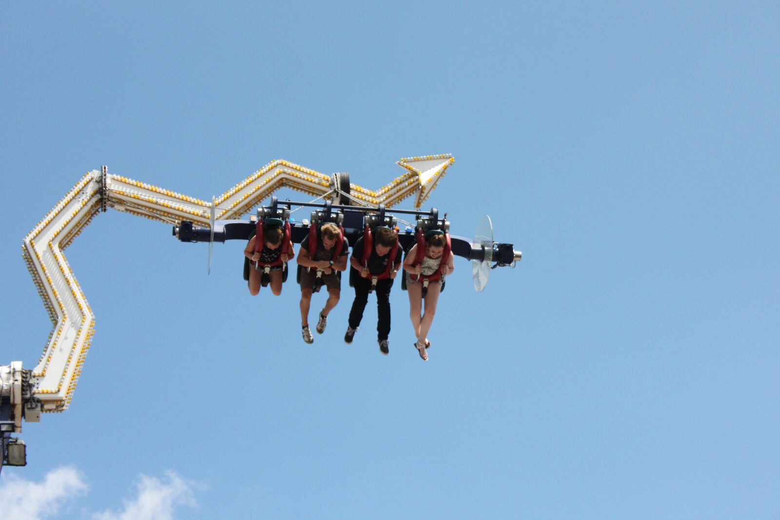 Canon EOS 500D (EOS Rebel T1i / EOS Kiss X3) sample photo. Amusement park, weightlessness, flight photography