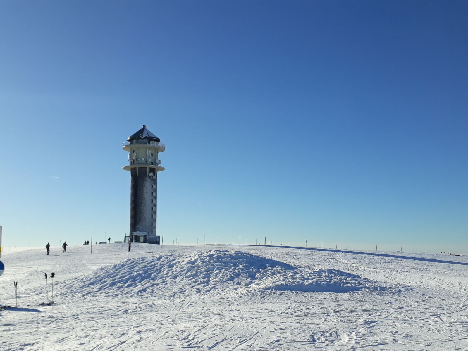 Samsung Galaxy A3(2017) sample photo. Lighthouse, snow, sky photography