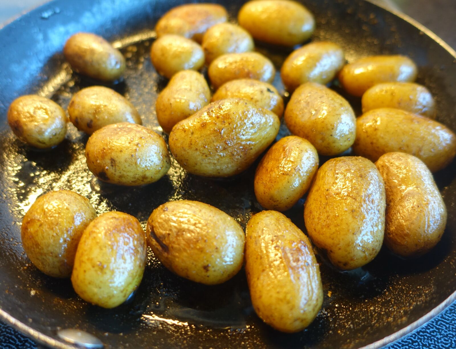 Sony Cyber-shot DSC-RX100 IV sample photo. Potatoes, small potatoes, fried photography
