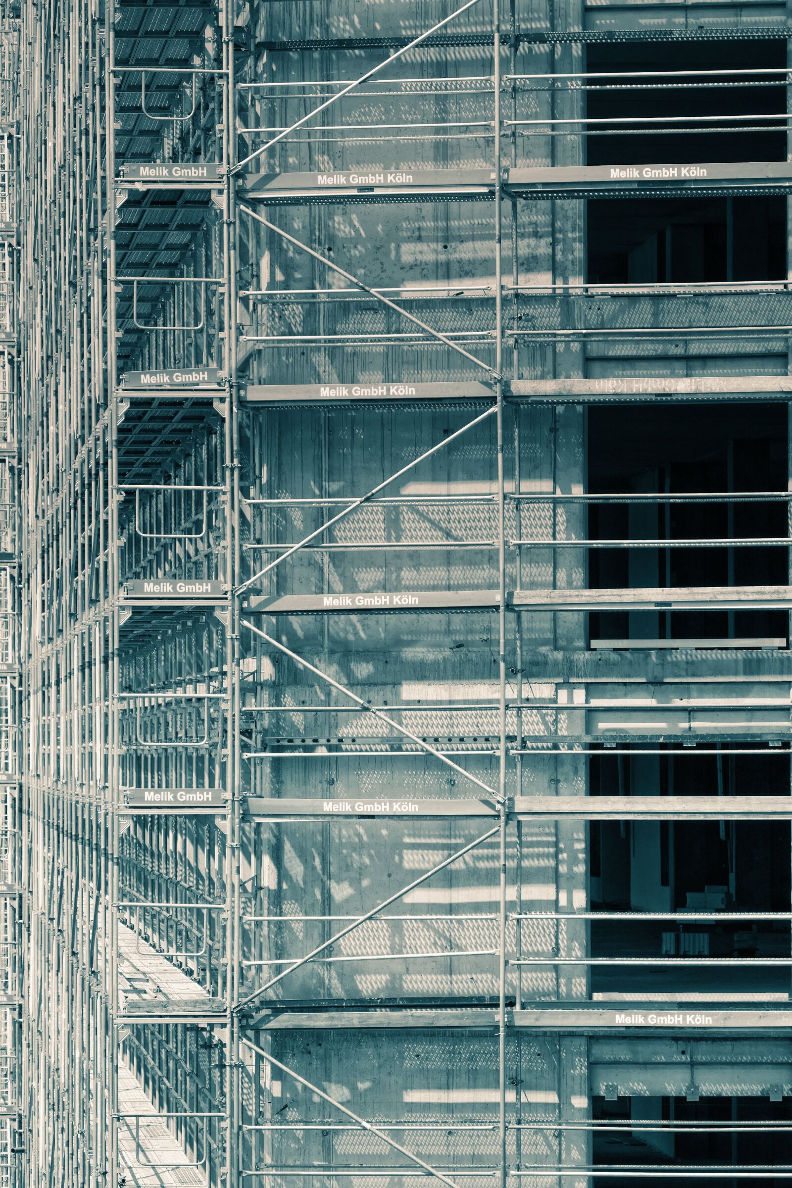 Panasonic Lumix DMC-FZ1000 sample photo. Site, scaffolding, scaffold photography