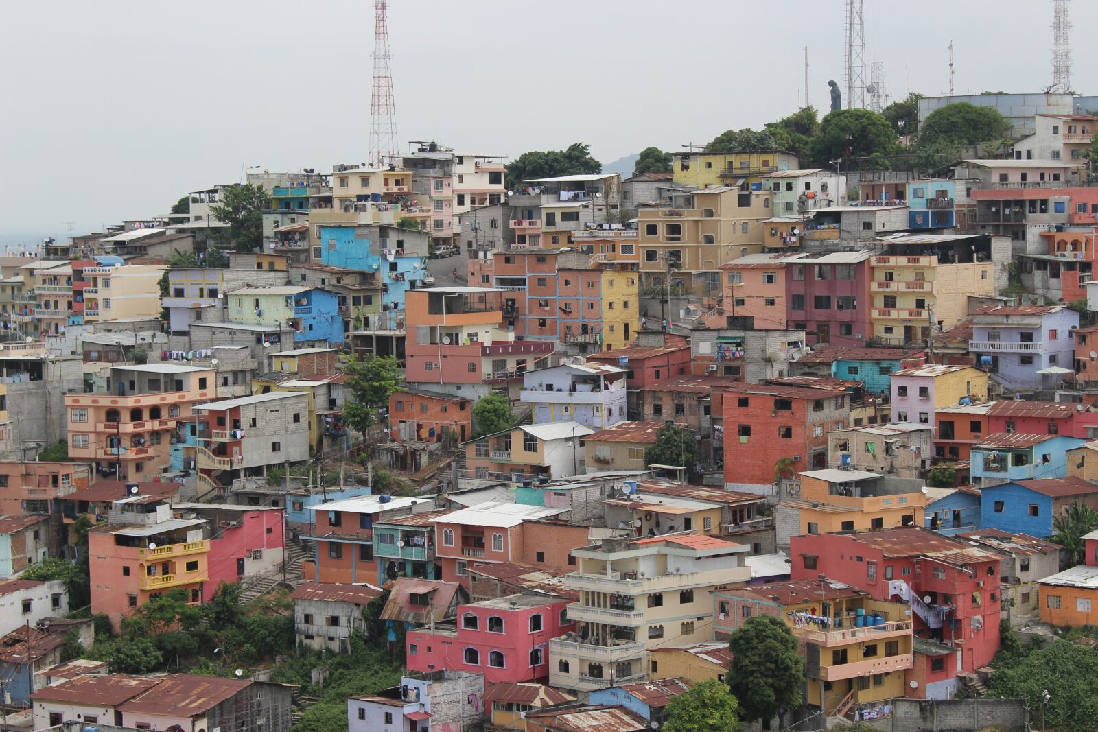 Canon EOS 100D (EOS Rebel SL1 / EOS Kiss X7) sample photo. Ecuador, colorful, houses photography