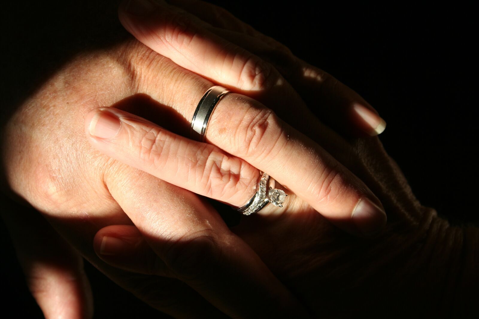 Canon EOS 350D (EOS Digital Rebel XT / EOS Kiss Digital N) sample photo. Marriage, rings, wedding photography