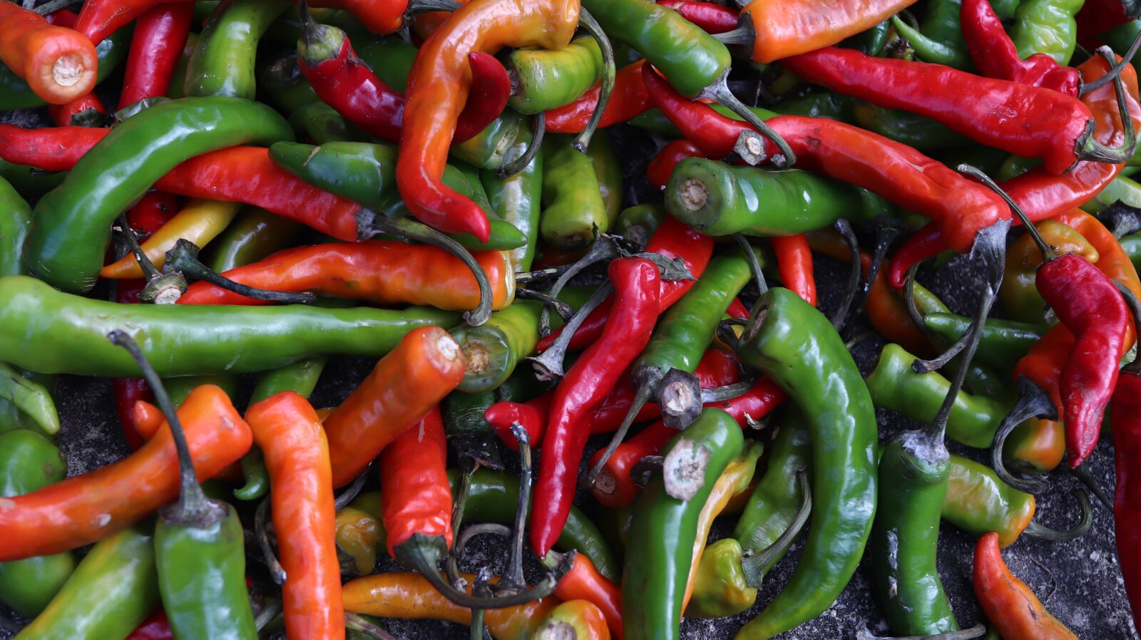 Canon EF-S 24mm F2.8 STM sample photo. Pepper, spice, cooking photography