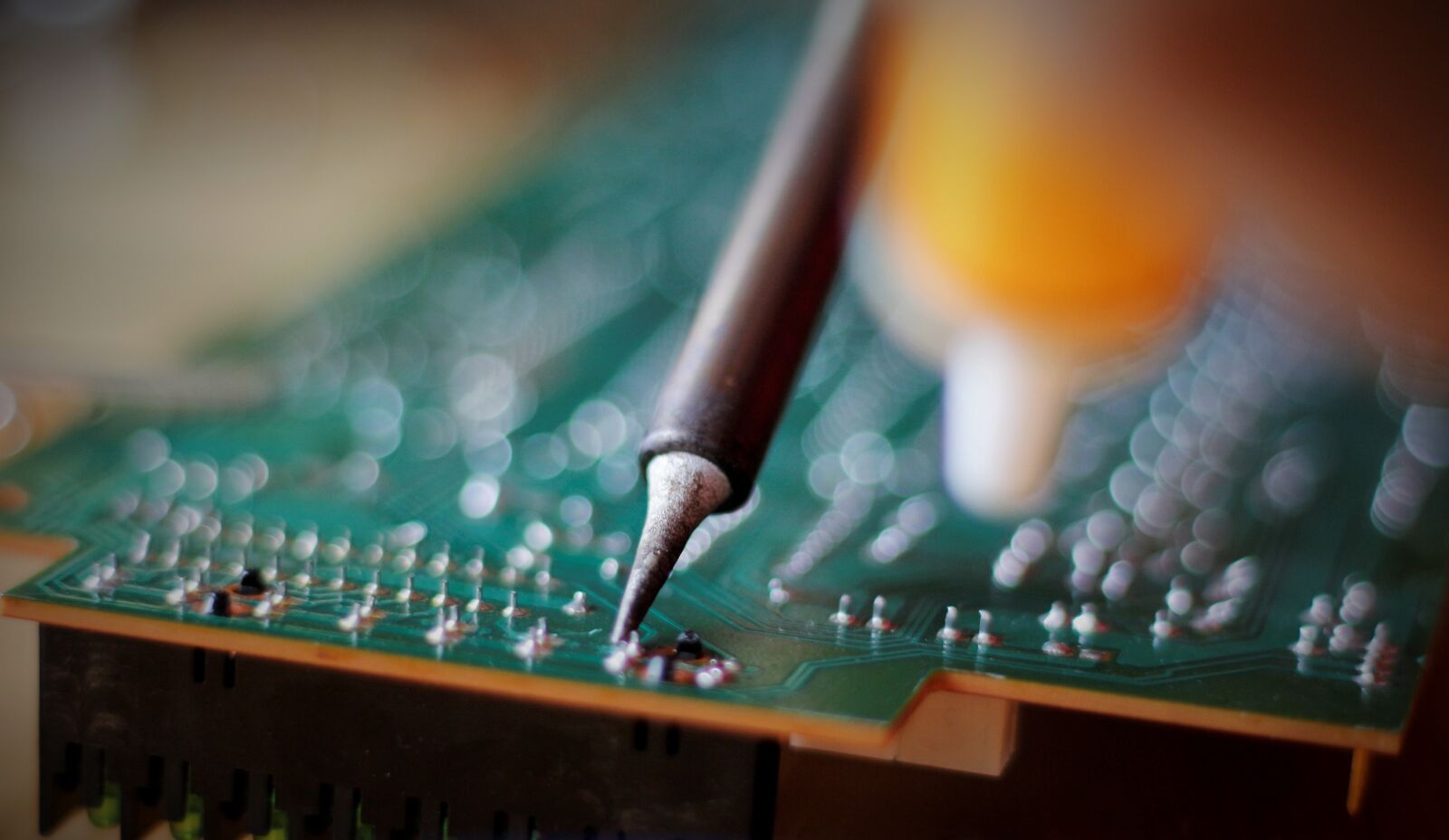Canon EOS 700D (EOS Rebel T5i / EOS Kiss X7i) + Canon EF 50mm F1.8 STM sample photo. Solder, printed circuit boards photography