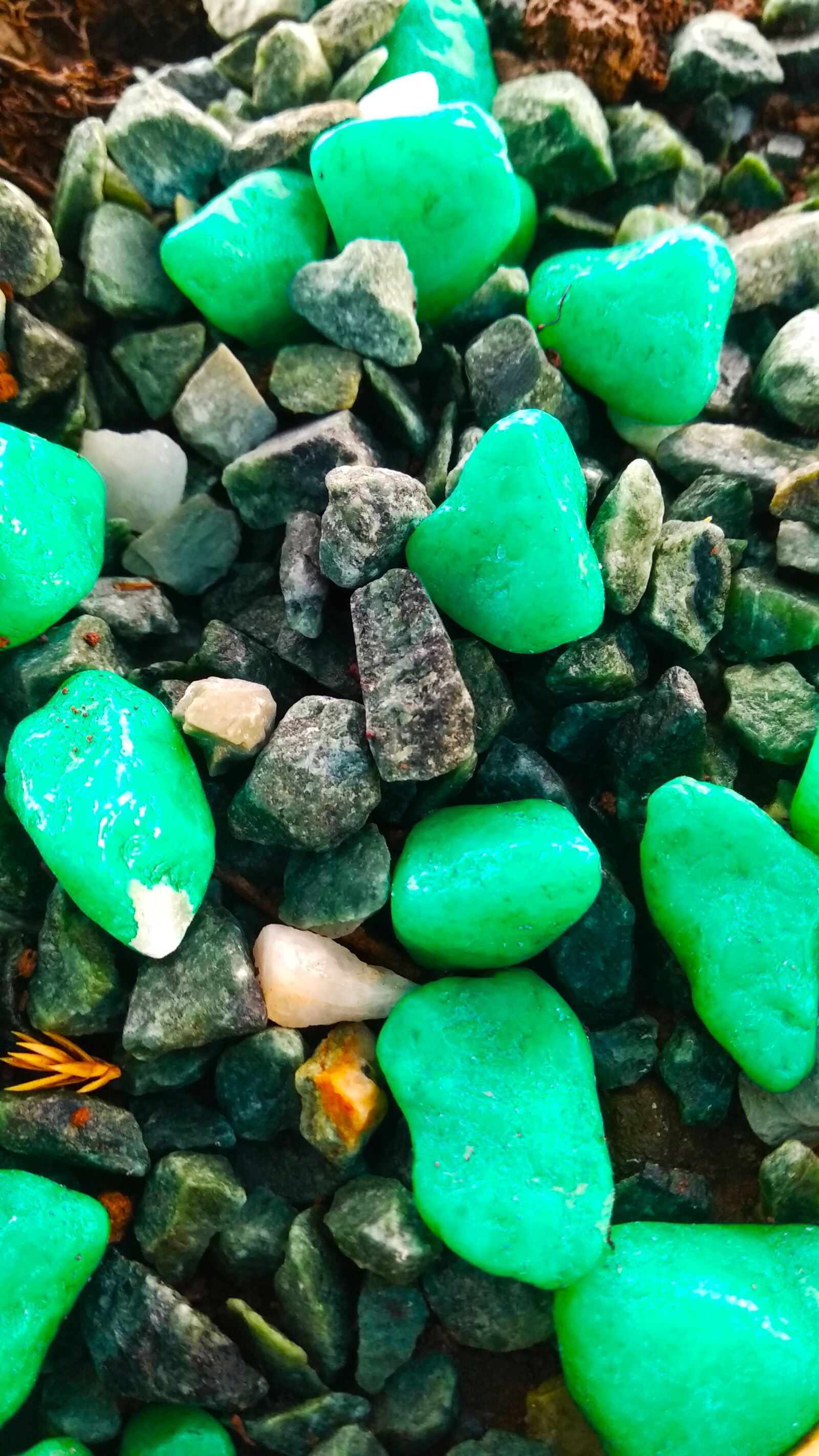 Xiaomi Redmi 5 sample photo. Stones, colourful stones, pebbles photography