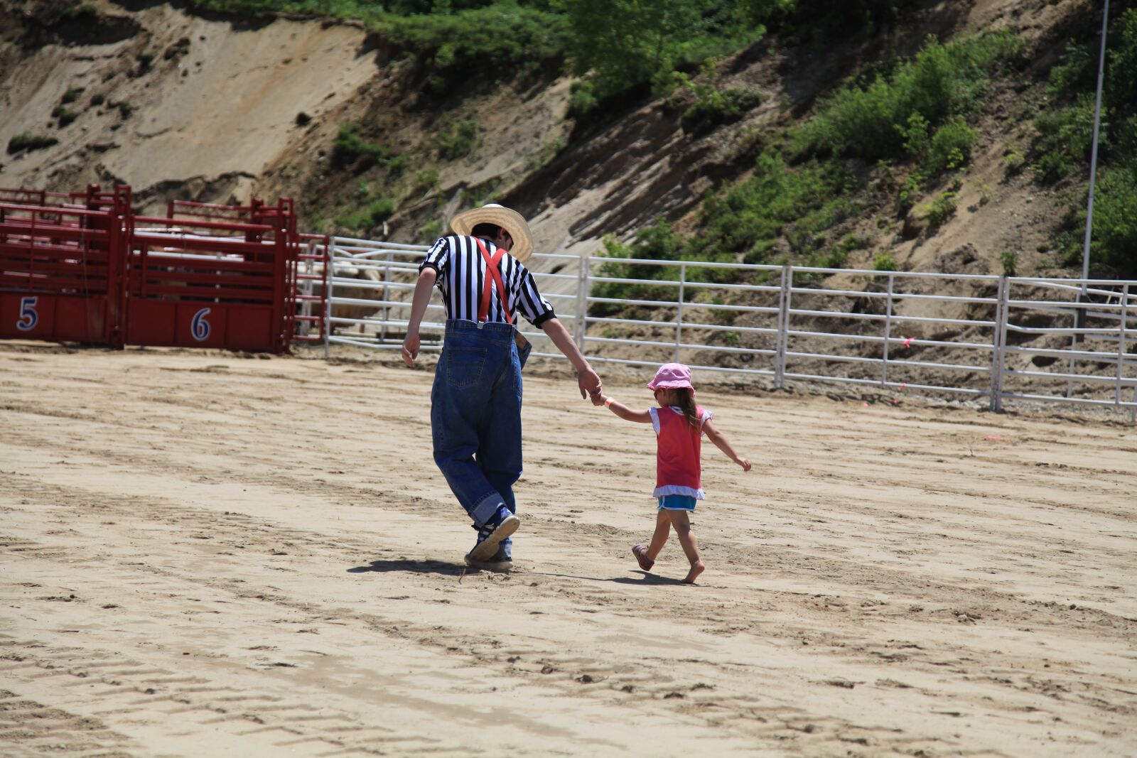 Canon EOS 5D Mark II sample photo. Rodeo clown, clown, cowboy photography
