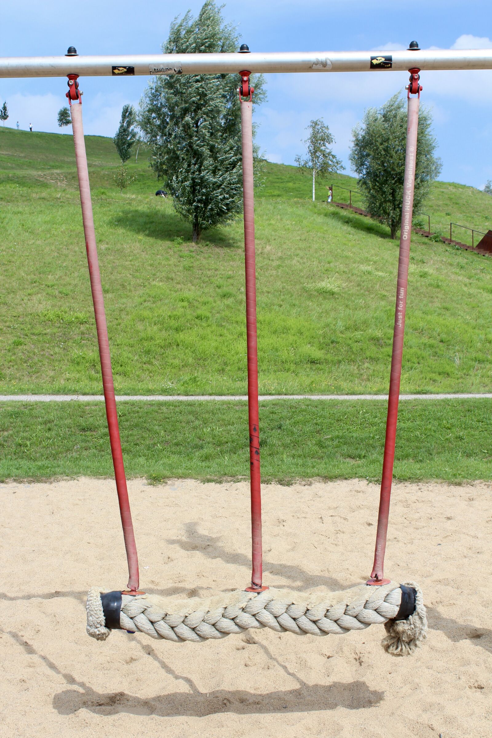 Canon EOS 600D (Rebel EOS T3i / EOS Kiss X5) sample photo. Swing, playground, green photography