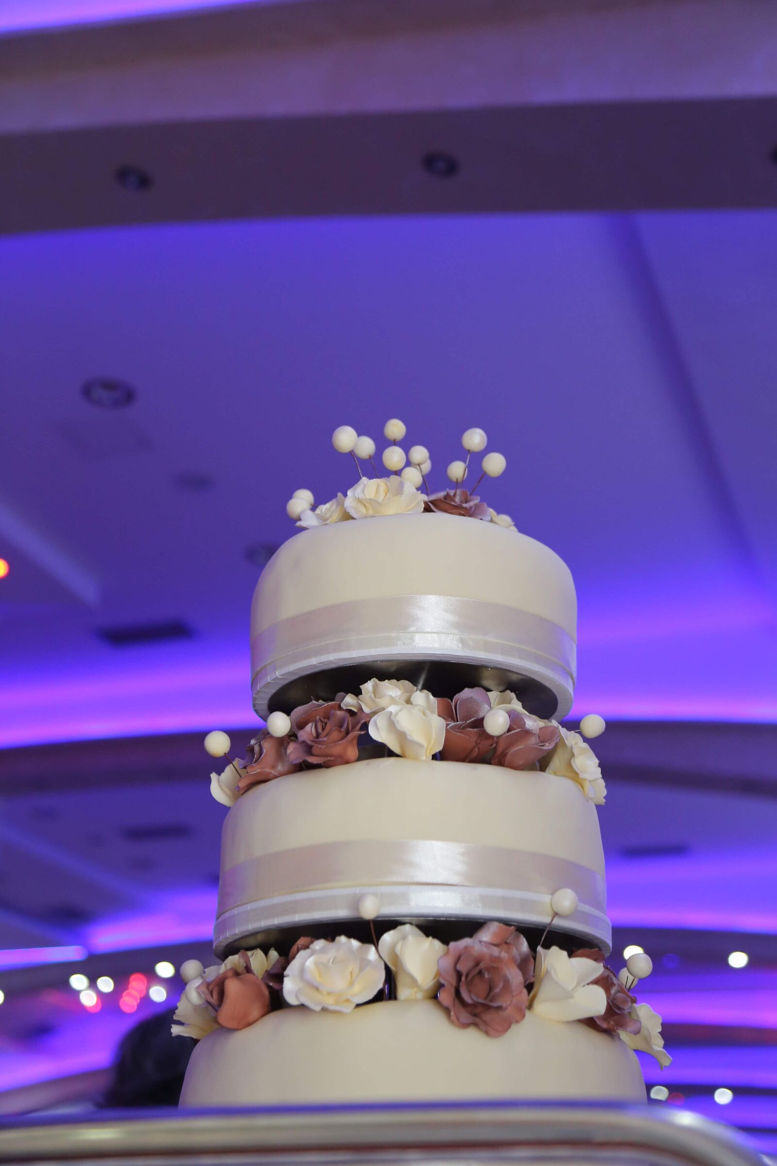 Canon EF 24-105mm F4L IS USM sample photo. Wedding cake, vanilla, cream photography