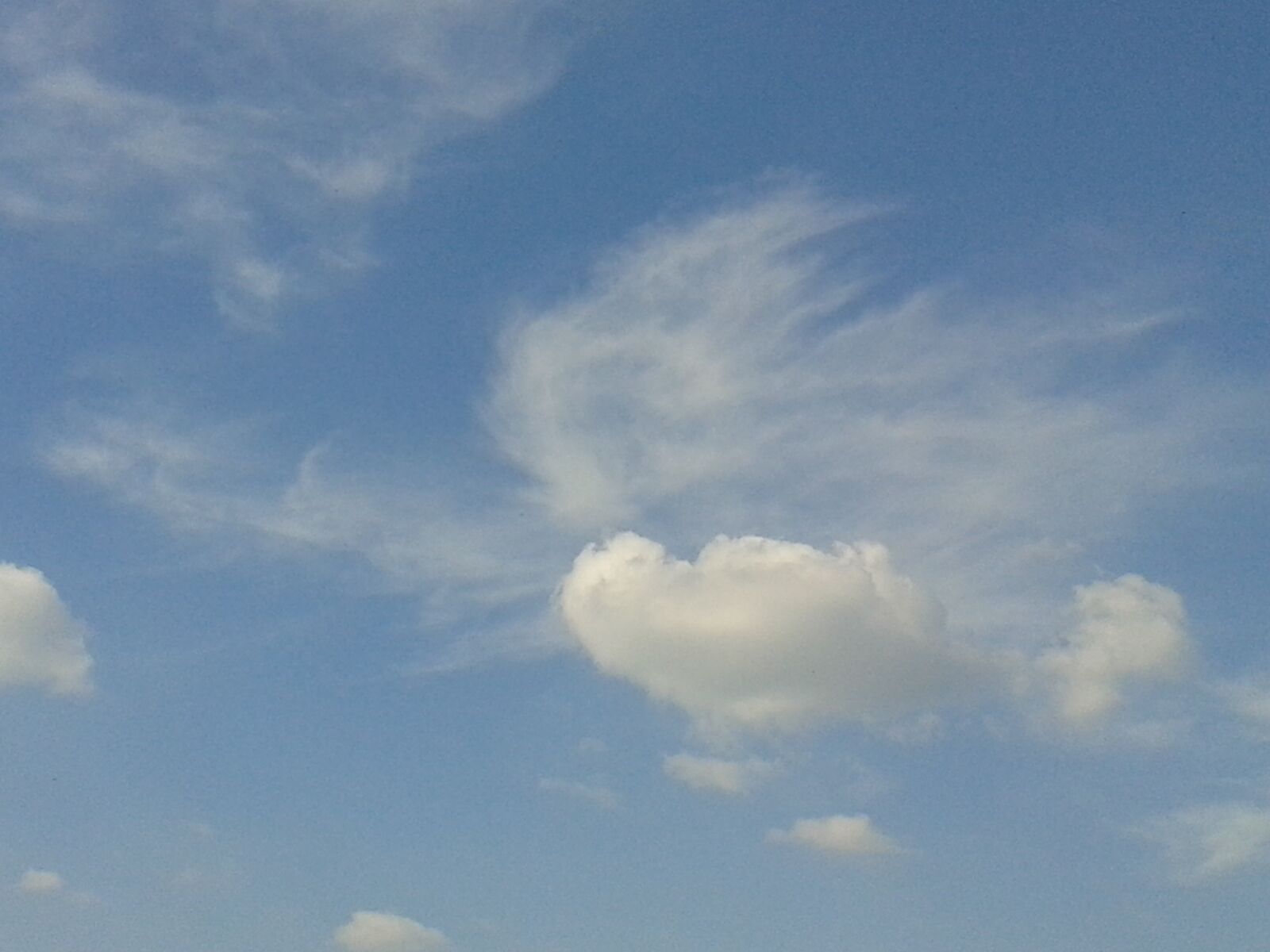 Samsung Galaxy S3 Mini sample photo. Cloud, sky, heart photography