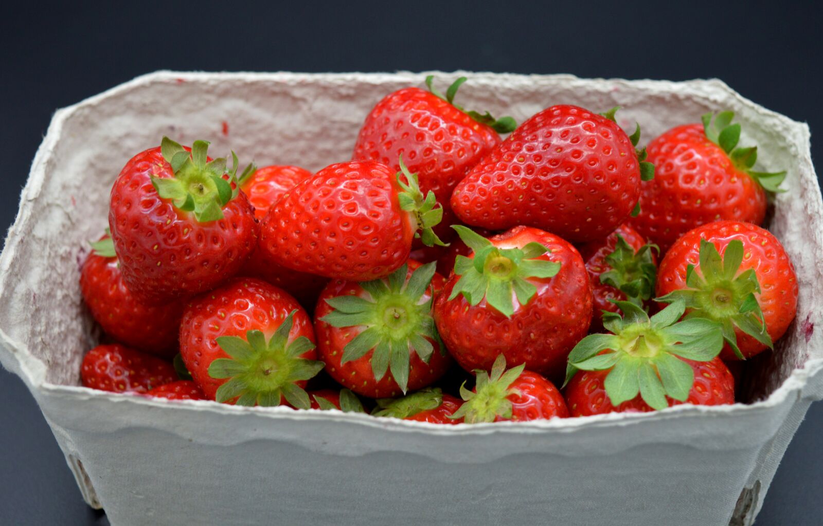 Nikon D3200 sample photo. Strawberries, shell, red photography