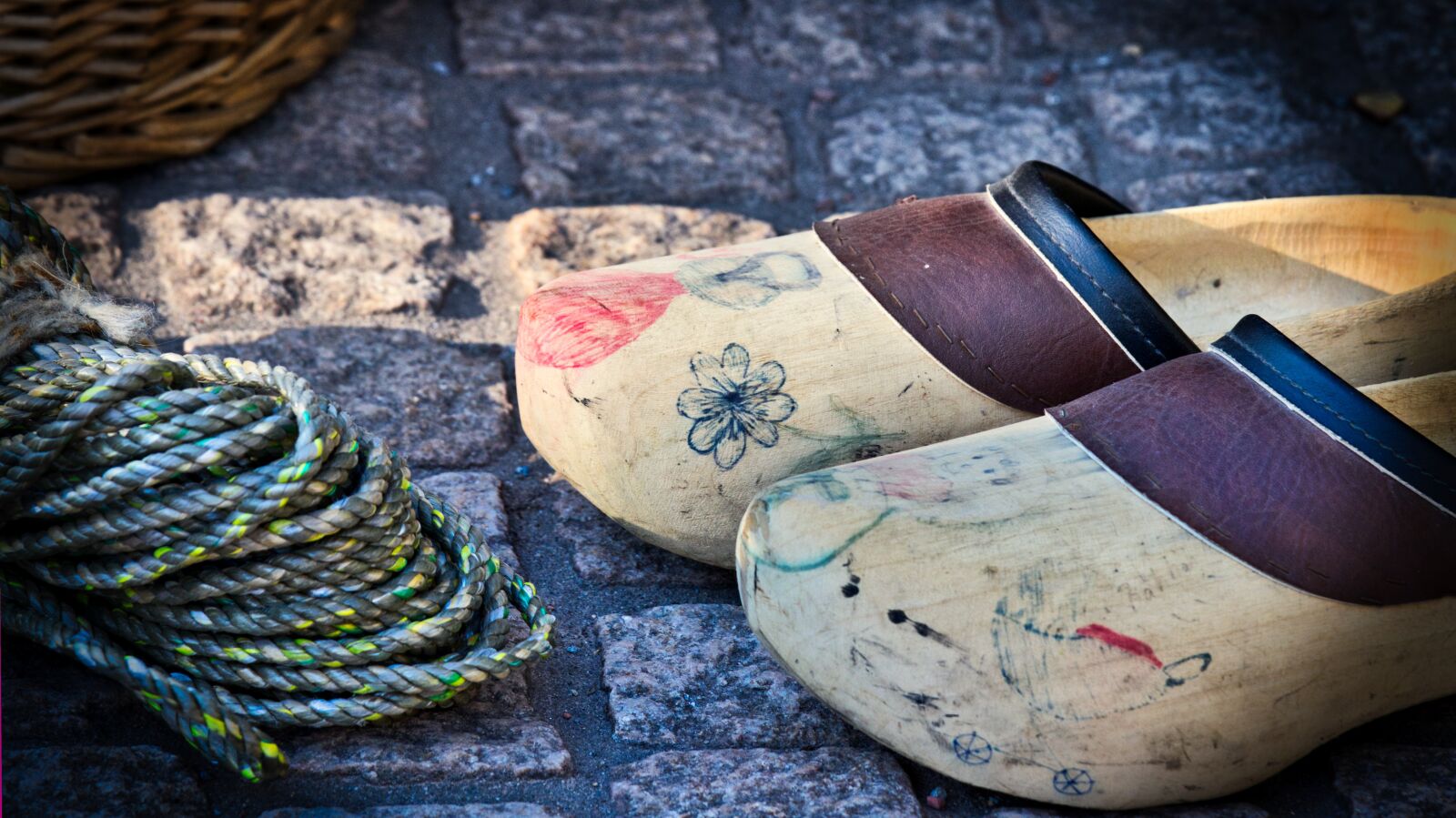 Canon EF 70-200mm F4L IS USM sample photo. Wooden shoes, shoes, market photography