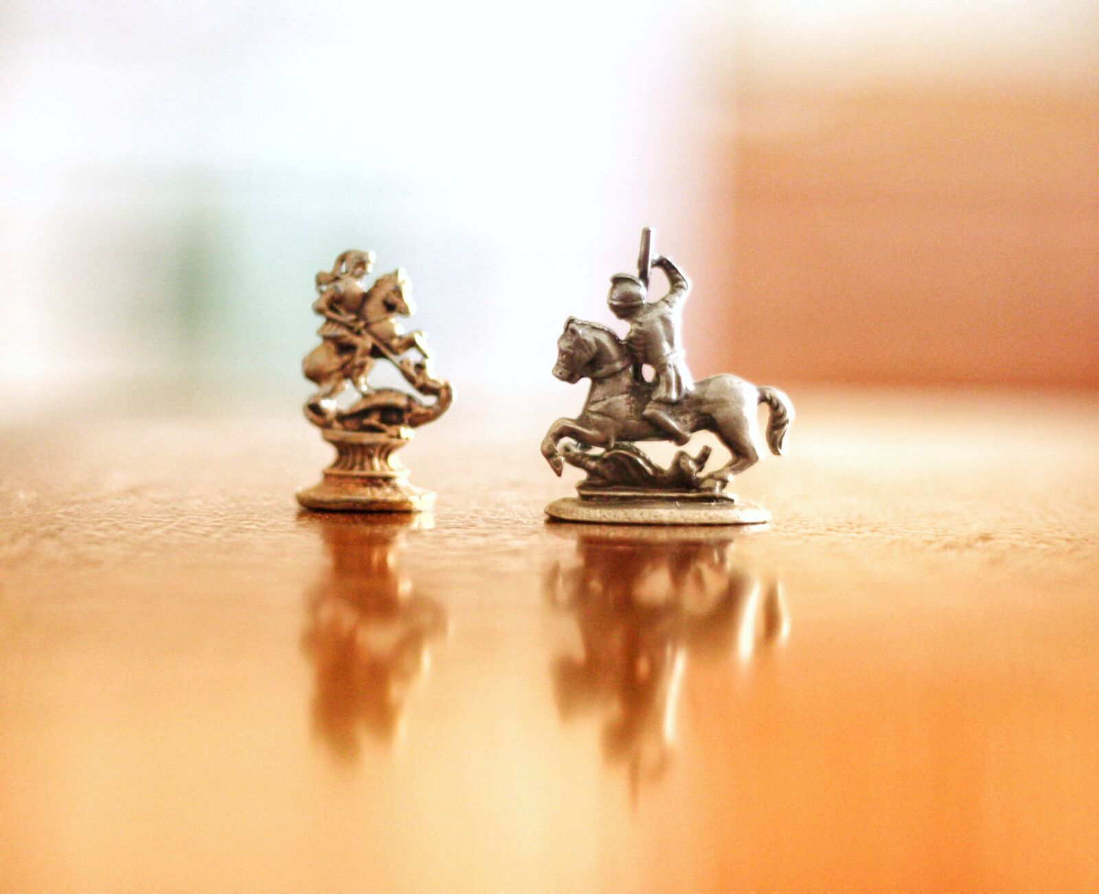 Canon EOS 500D (EOS Rebel T1i / EOS Kiss X3) sample photo. Knights, king, miniature photography