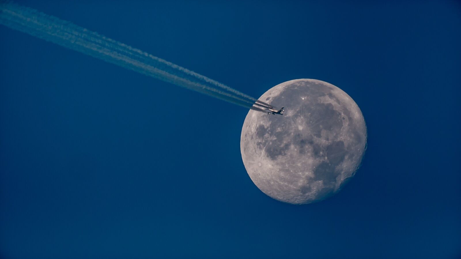 Panasonic DMC-G81 + LEICA DG 100-400/F4.0-6.3 sample photo. Moon, travel, sky photography