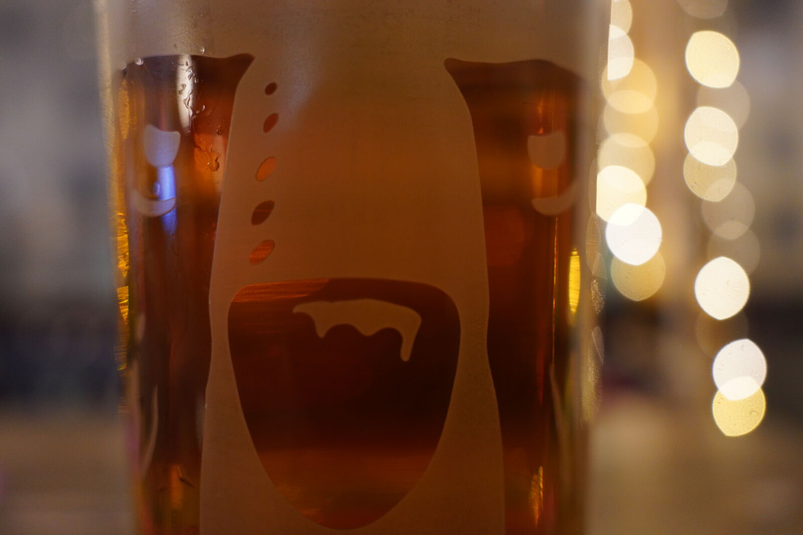 Sony a7R IV + Tamron 20mm F2.8 Di III OSD M1:2 sample photo. Beer stare bokeh photography