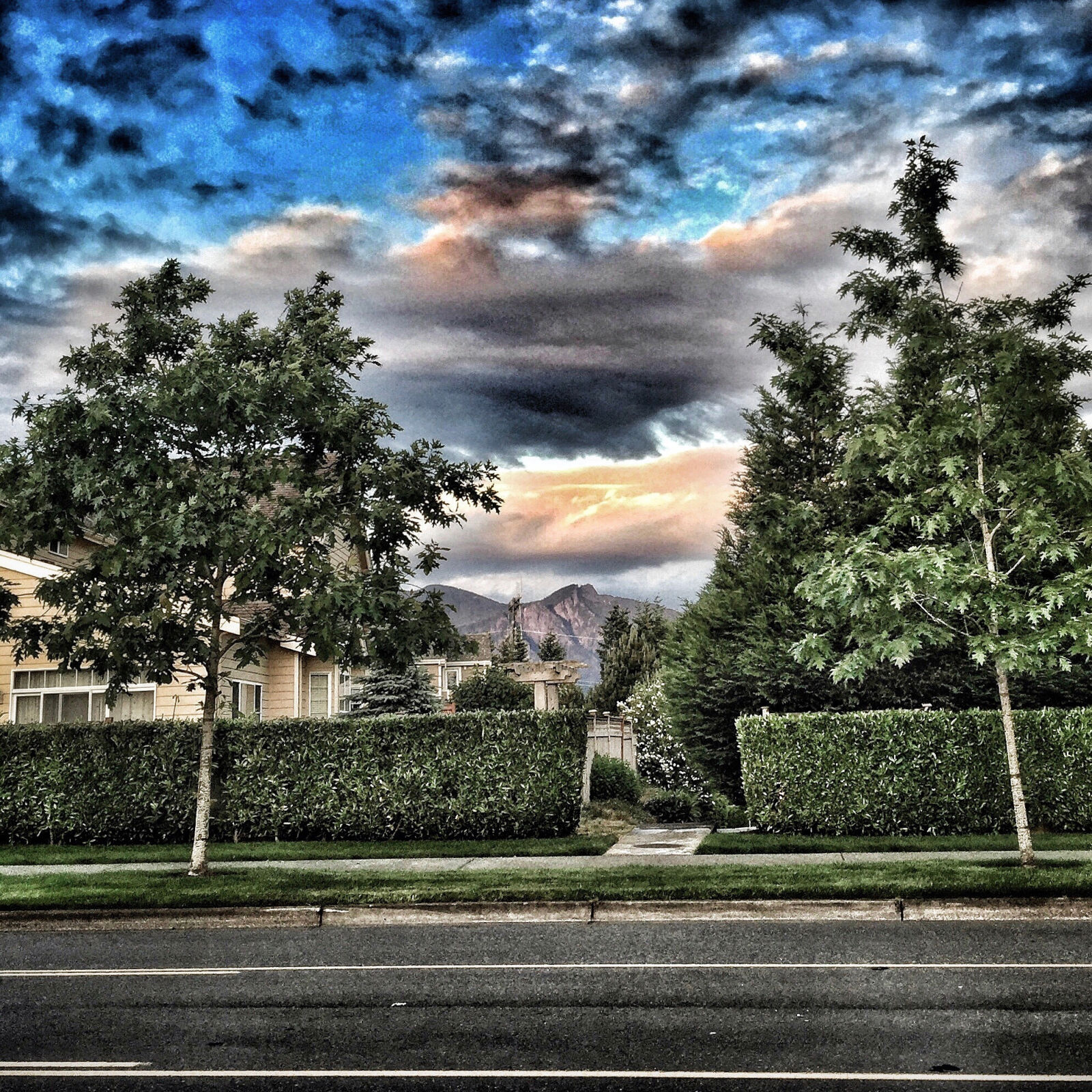 iPhone 6 Plus back camera 4.15mm f/2.2 sample photo. Cloud, formation, neighborhood, street photography