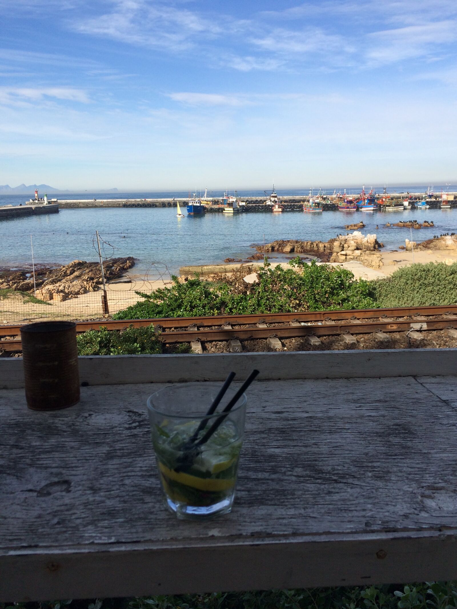 iPhone 5s back camera 4.15mm f/2.2 sample photo. Drinks, sea, sky photography