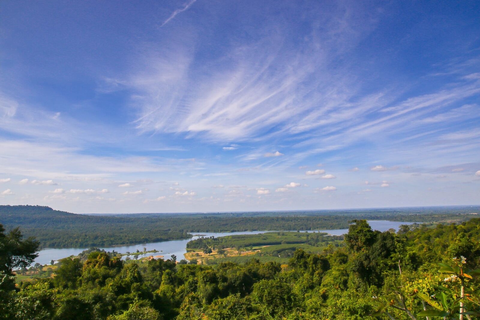Tamron SP AF 17-50mm F2.8 XR Di II LD Aspherical (IF) sample photo. Views, tourism, sisaket photography