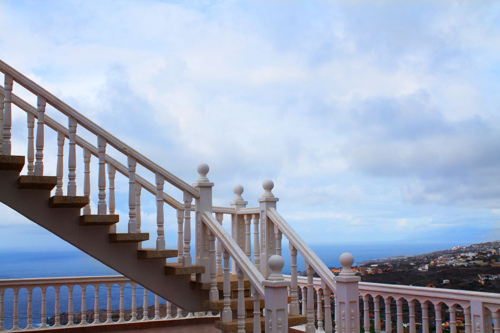 Canon EOS 1100D (EOS Rebel T3 / EOS Kiss X50) sample photo. Stairs, sky, background photography