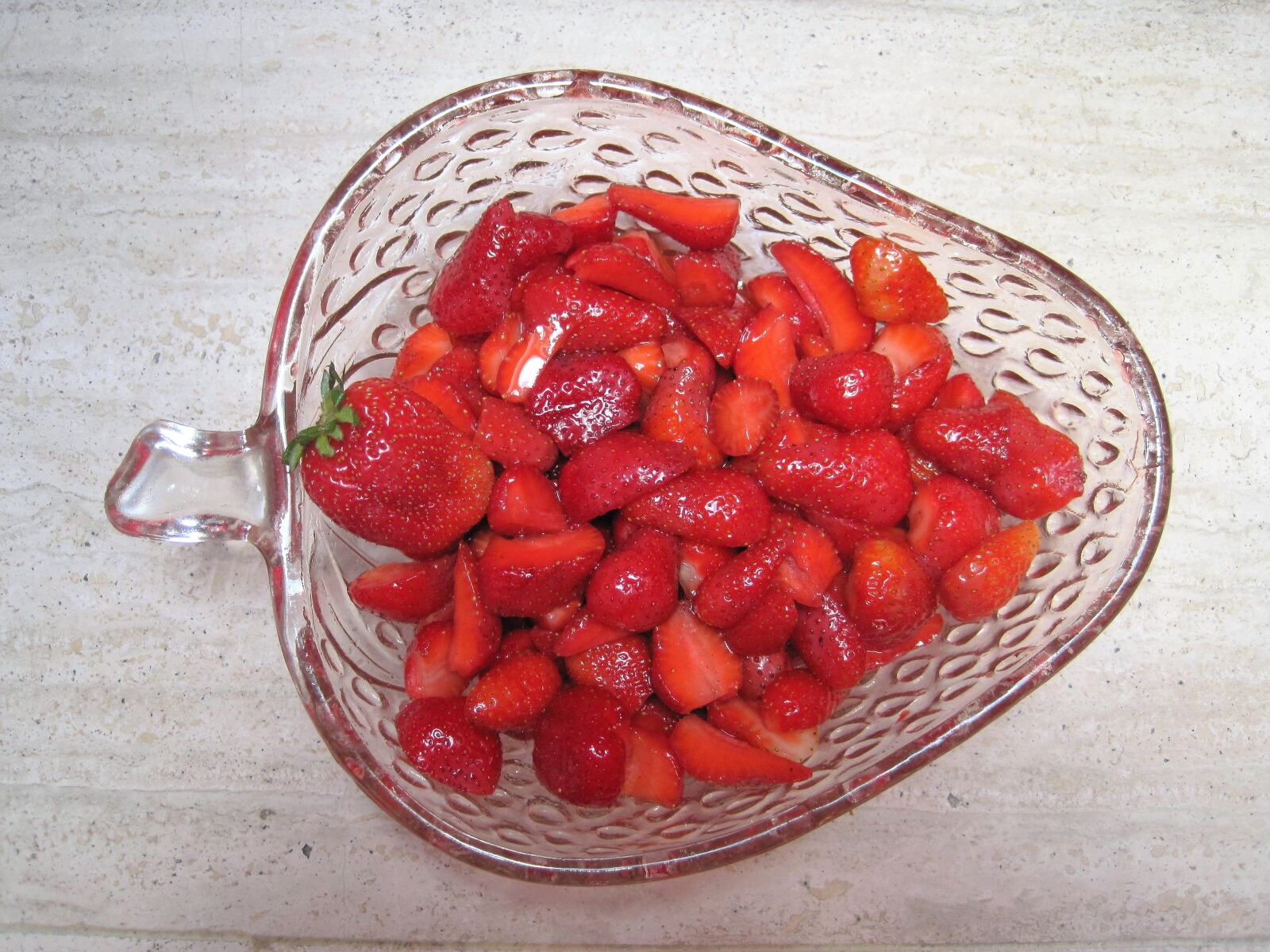 Canon PowerShot SD1200 IS (Digital IXUS 95 IS / IXY Digital 110 IS) sample photo. Strawberry bowl, summer fruits photography