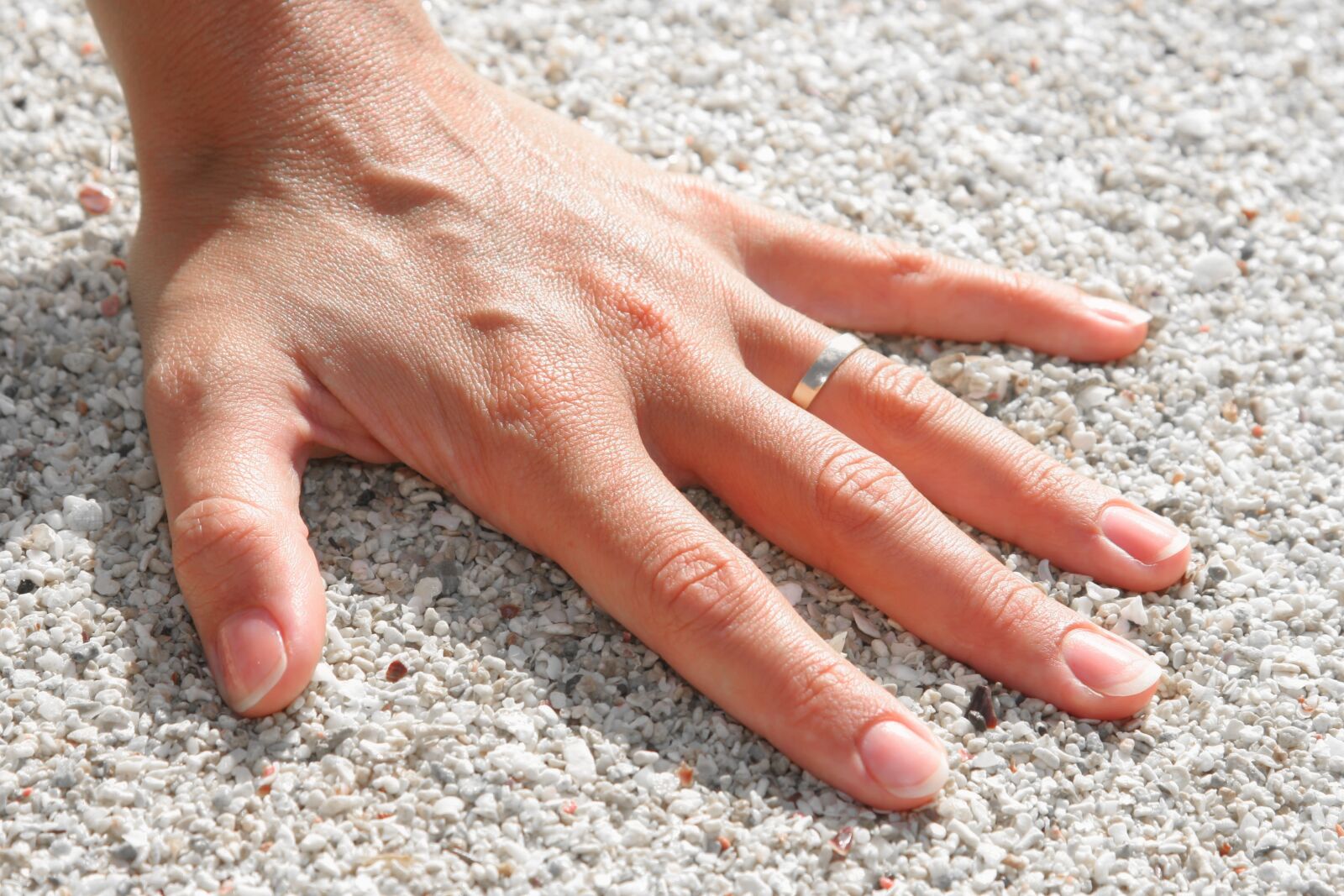 Canon EOS 350D (EOS Digital Rebel XT / EOS Kiss Digital N) sample photo. Fingers, hand, pebbles photography
