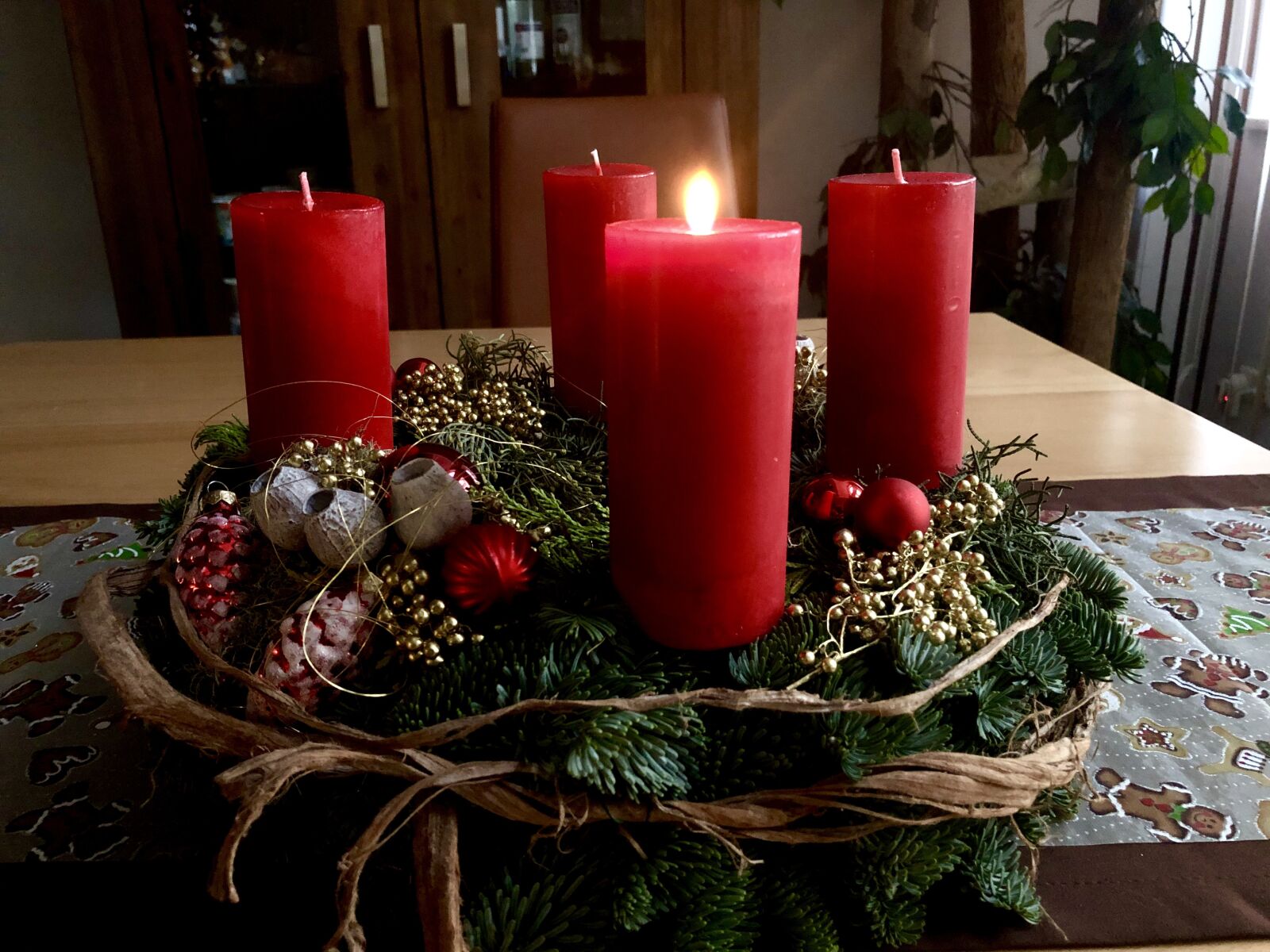 iPhone 8 Plus back dual camera 3.99mm f/1.8 sample photo. Advent, advent wreath, christmas photography
