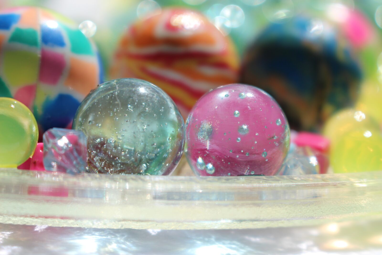 Canon EOS 100D (EOS Rebel SL1 / EOS Kiss X7) sample photo. Bolitas, multiple, colorful photography