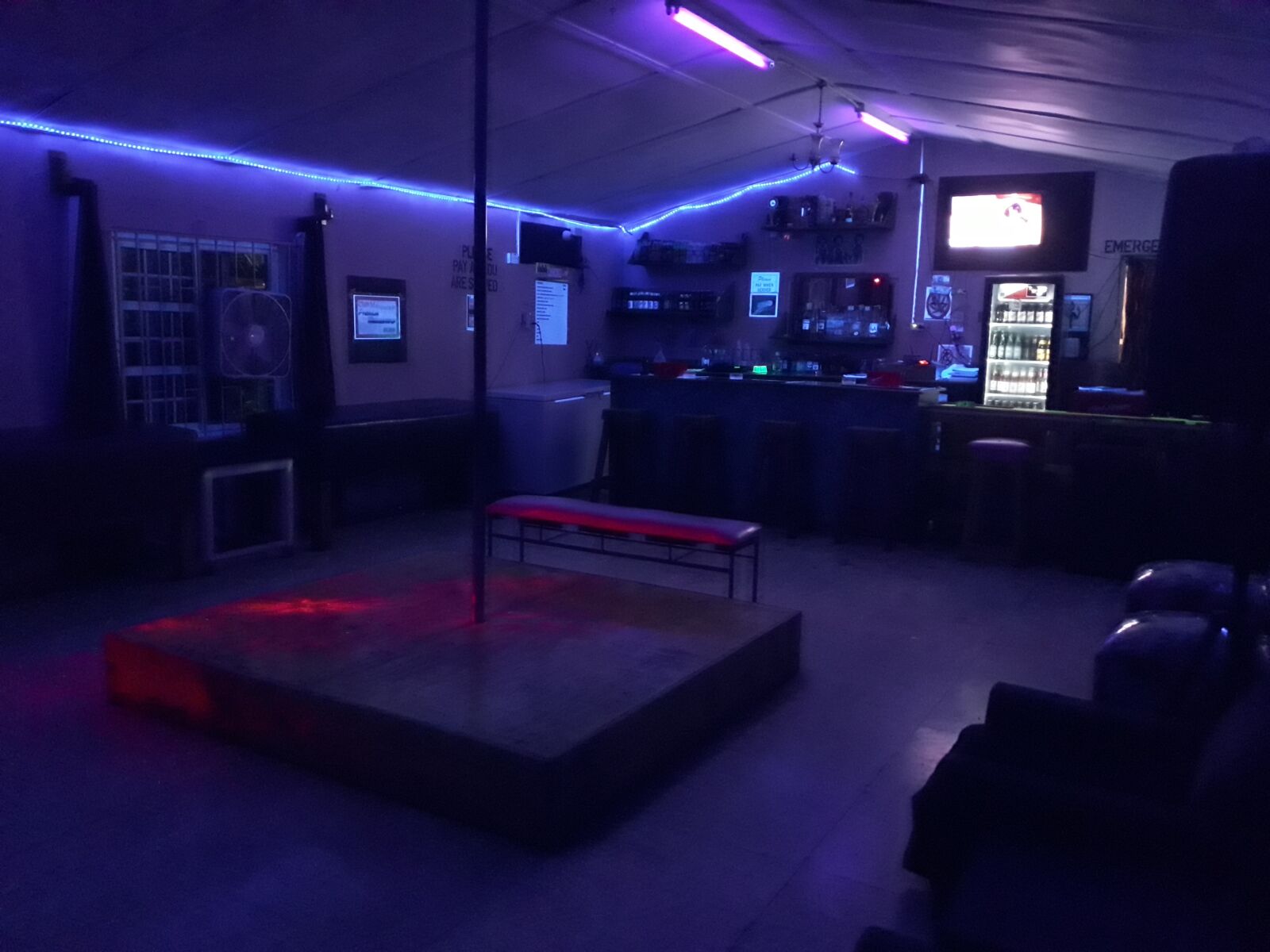 Samsung Galaxy J7 Pro sample photo. Club, design, drinks photography