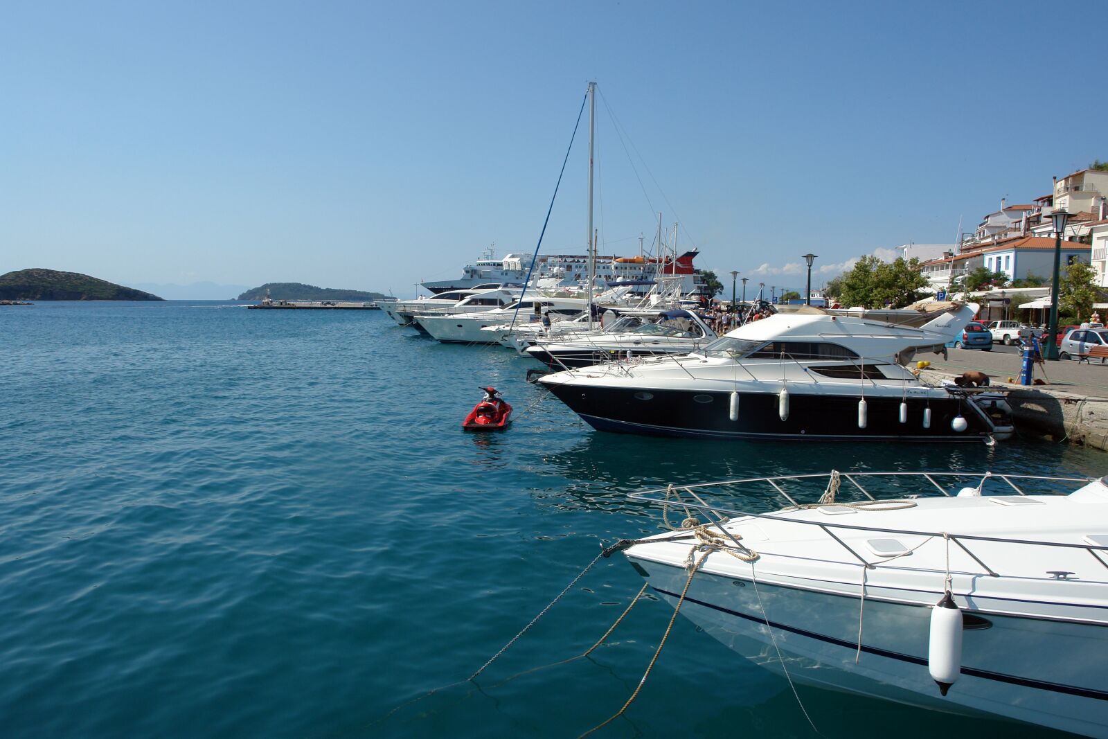 Sony DSC-R1 sample photo. Yacht, marina, summer photography