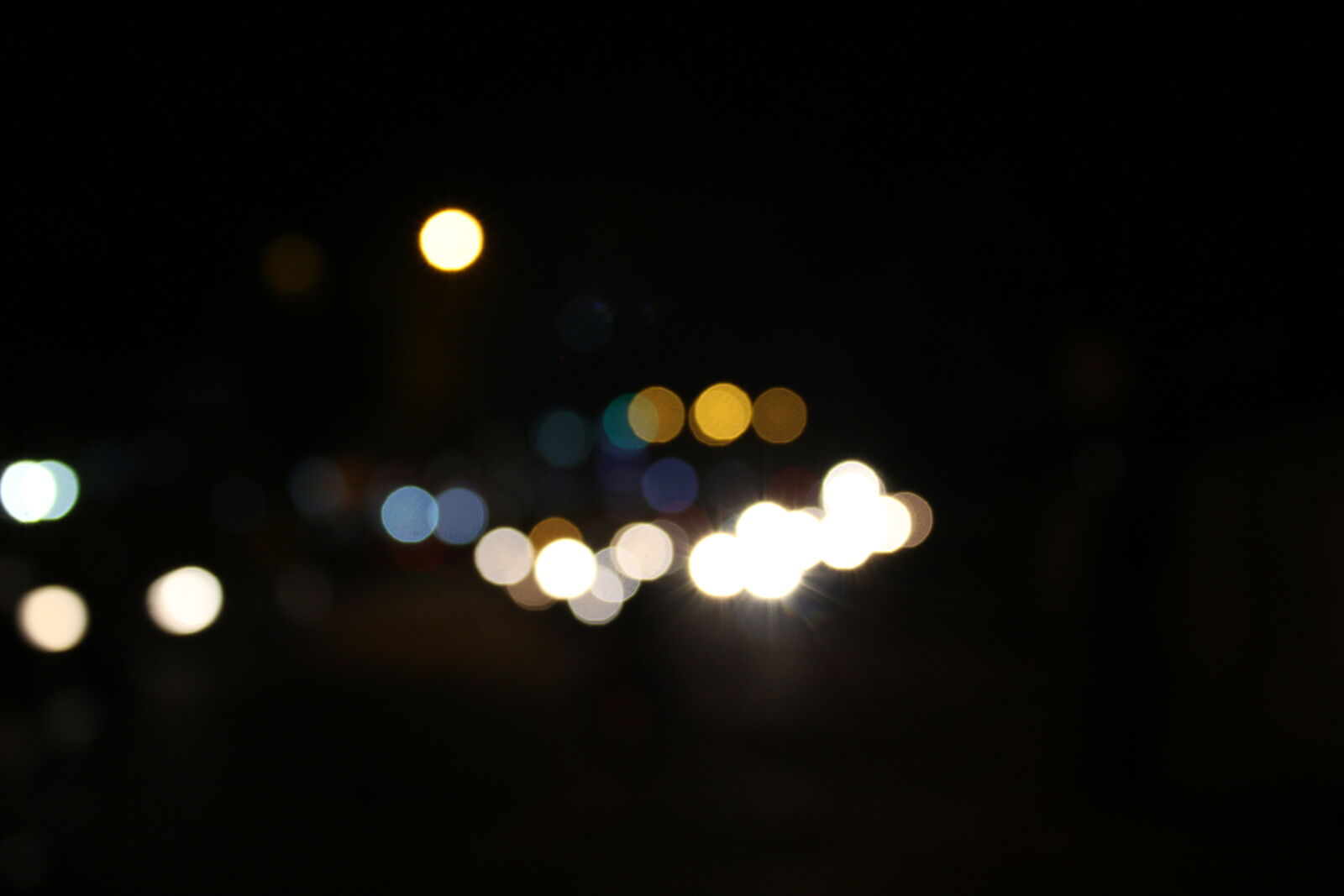 Canon EOS 700D (EOS Rebel T5i / EOS Kiss X7i) sample photo. Bokeh, night, lights, night photography